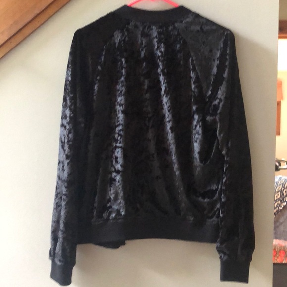Velvet Bomber - Picture 2 of 2
